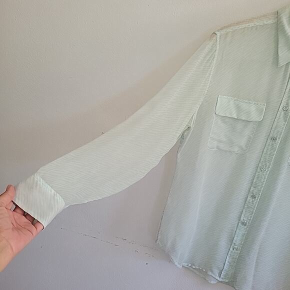 Equipment Femme Sheer Silk Button Up Blouse Large Long Sleeve Green Animal Print - Picture 5 of 10